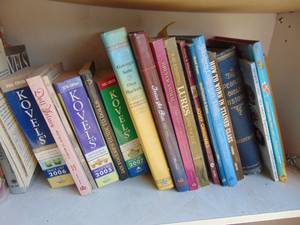 lot 3621 image: Contents of Shelf - Books - Price Guides - Lures