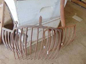 lot 3624 image: 3 Rake Heads