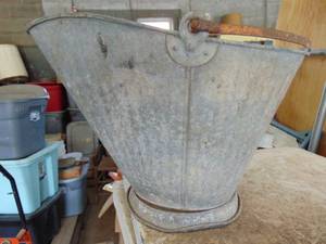 lot 3626 image: Ash Bucket