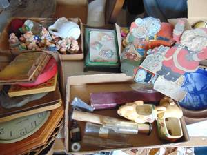 lot 3627 image: Contents of Tabletop - Xmas Decor and More