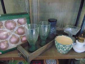 lot 3630 image: Contents of Shelf - Green and White Planter