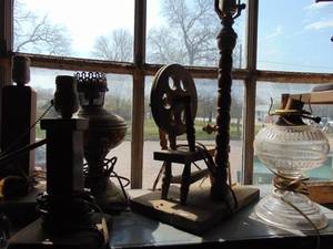 lot 3632 image: Contents of Shelf - Assorted Lamps