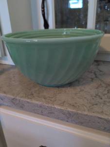 lot 822 image: Fire King Jade-ite Mixing Bowl Set