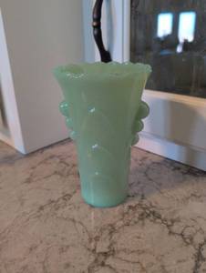 lot 824 image: Jadeite Glass Flower Vase  6 inches tall
