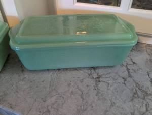 lot 829 image: Fire King Jadeite Refrigerator Dish