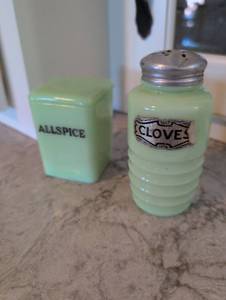 lot 837 image: Jadeite Glass Spice Shakers - Allspice and Clove Set