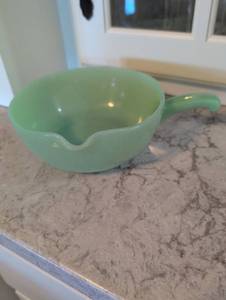 lot 839 image: Fire King Jadeite Gravy Boat