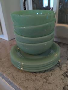lot 845 image: Fire King Jadeite bowl and side plate Set