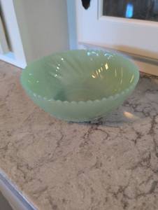 lot 848 image: Fire King Jadeite Shell Pattern Bowl