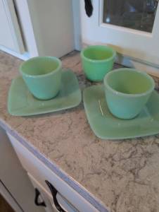lot 851 image: Fire King Jadeite Custard Cups with Plates