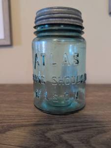lot 869 image: Atlas Strong Shoulder Mason Jar