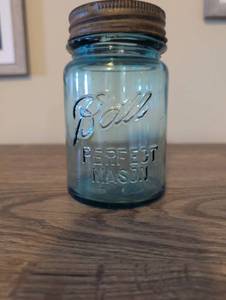 lot 870 image: Blue Ball Perfect Mason Jar