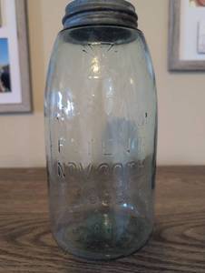 lot 871 image: 1858 Atlas Mason Jar with Zinc Lid