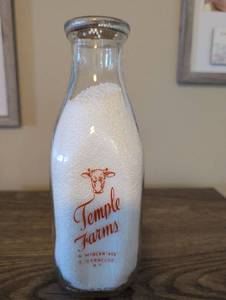 lot 884 image: Temple Farms Milk Bottle - Syracuse NY