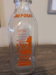 lot 886 image: Evans Dairy Glass Milk Bottle - Syracuse NY