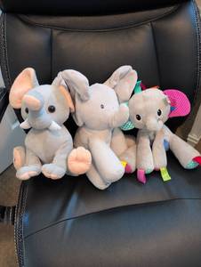 lot 917 image: Set of 3 Plush Gray Elephant Stuffed Animals
