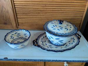 lot 936 image: Temptations Blue Floral Covered Casserole Set