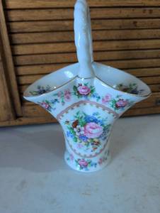 lot 942 image: Floral Porcelain Double Horn Vase