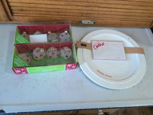 lot 952 image: Christmas Ornament Set and Cookie Recipe Plate