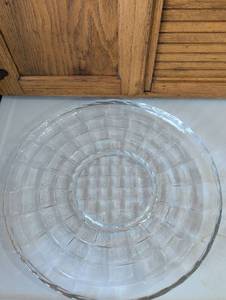 lot 959 image: Clear Glass Serving Platter with Block Pattern