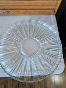 lot 960 image: Clear Glass Sunburst Pattern Serving Platter