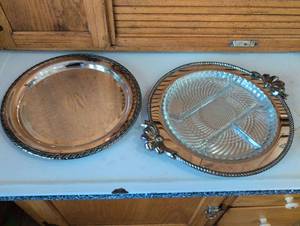 lot 961 image: Oneida Silver Plated Serving Set with Glass Insert