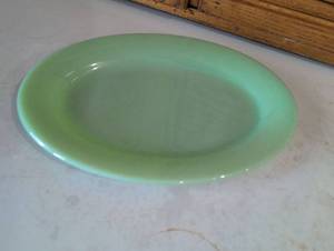 lot 962 image: Fire King Jadeite Restaurant Plate