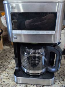 lot 965 image: Braun Digital Coffee Maker with Glass Carafe