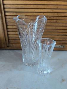 lot 969 image: Cut Crystal Glass Vase Set