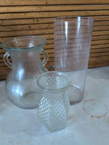 lot 970 image: Glass Vase and Diamond Pattern Container Set