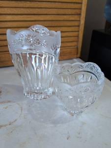lot 972 image: Cut Glass Crystal Rose vases Set