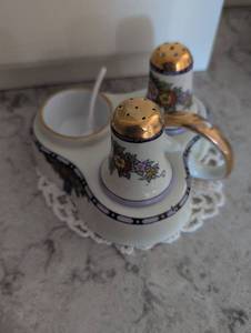 lot 979 image: Floral Porcelain Salt and Pepper Shakers with Stand
