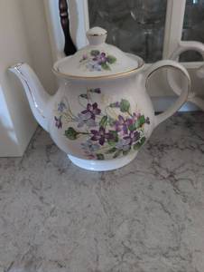 lot 981 image: Sadler Purple Violets Teapot