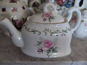 lot 983 image: Royal Patrician Staffordshire Pink Rose Teapot