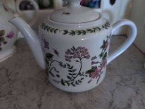 lot 985 image: Floral Pattern Porcelain Teapot