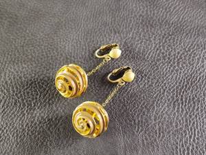 lot 2000 image: Gold Tone Sperical Spiral Drop Clip-on Earrings
