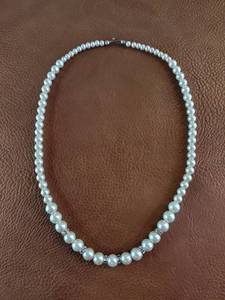 lot 2003 image: Classic Pearl Style Necklace with Crystal Spacers