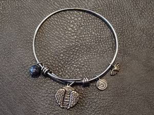 lot 2051 image: Angel Wings Charm Bracelet