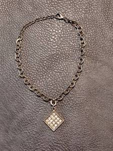 lot 2061 image: Crystal Diamond Shape Pendant Chain Bracelet