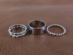 lot 2069 image: Silver-Toned Twisted Rope Design Rings