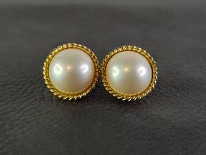 lot 2074 image: Pearl Stud Earrings with Gold-Toned Rope Border