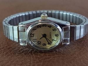 lot 2079 image: Ladies Silver-Toned Quartz Watch with Expandable Band (Untested)
