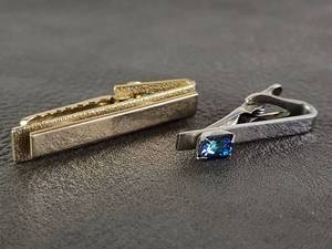 lot 2082 image: Mens Swank Tie Clips Set - Gold Bar and Blue Stone