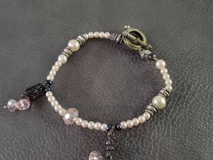 lot 2101 image: Pearl and Crystal Bracelet with Ornate Toggle Clasp
