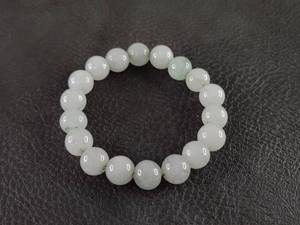 lot 2102 image: Natural Light Jade Glass Bead Bracelet