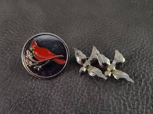 lot 2109 image: Enamel Cardinal Bird Pin and Twin Dove Silver-Toned Brooch