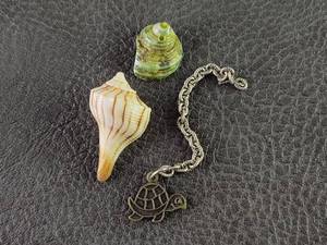 lot 2111 image: Sea Shell and Turtle Charm Set