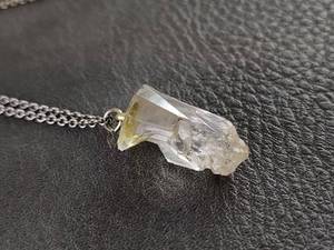 lot 2134 image: Raw Crystal Quartz Style Pendant Necklace