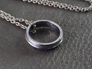 lot 2140 image: Ring Pendant Chain Necklace