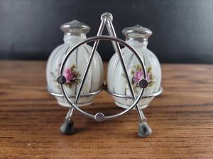 lot 2475 image: Floral Glass Salt and Pepper Shakers with Chrome Stand